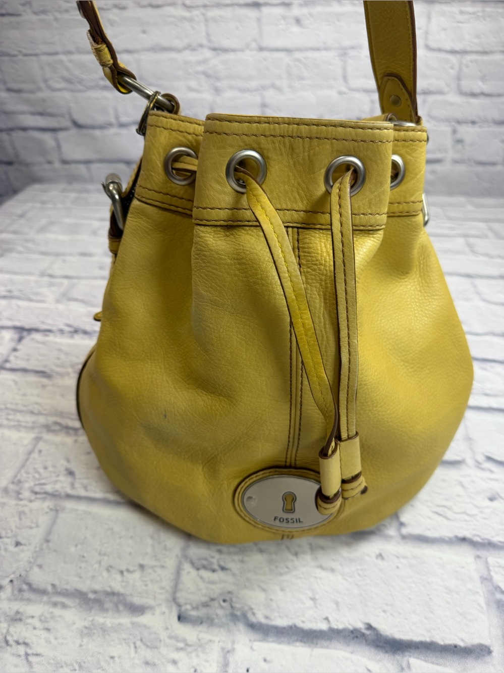 Vintage Y2K Fossil Maddox Yellow Pebbled Leather Drawstring Bucket Bag